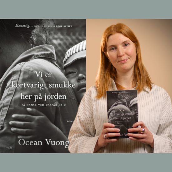 Bibliotekets litteraturformidler Mette holder bogen "Vi er kortvarigt smukke her på jorden"