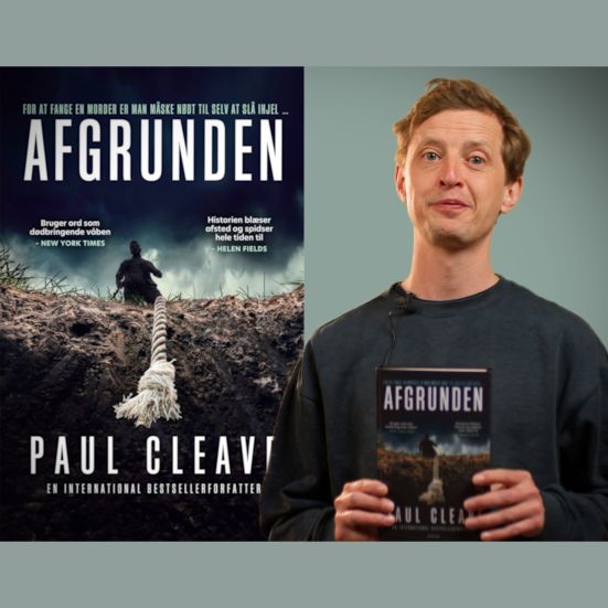 Bibliotekets litteraturformidler Philip holder bogen "Afgrunden"