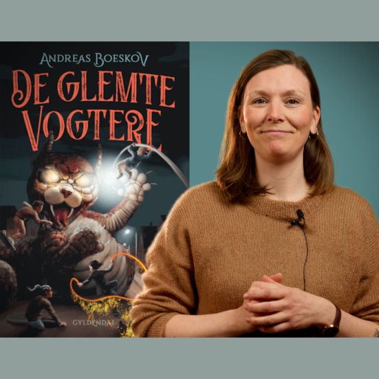 Bibliotekets litteratuformidler Sara foran bogen "De glemte vogtere"