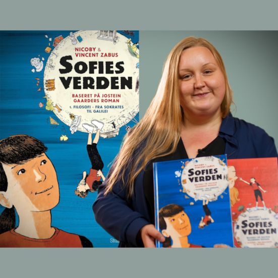 Bibliotekets litteraturformidler Julie holder tegneserierne "Sofies verden"
