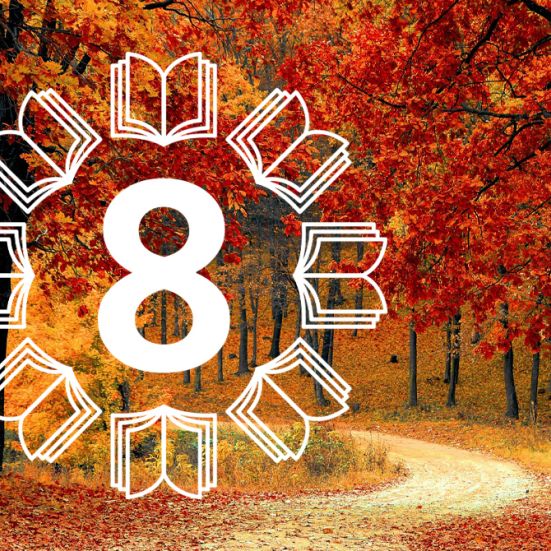 Billede af skov med røde efterårsblade, og "8 udvalgte" vandmærke