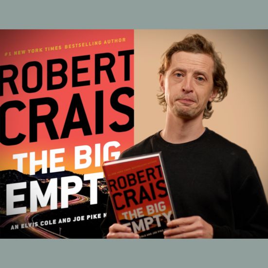 Bibliotekets litteraturformidler Philip holder bogen "The Big Empty"