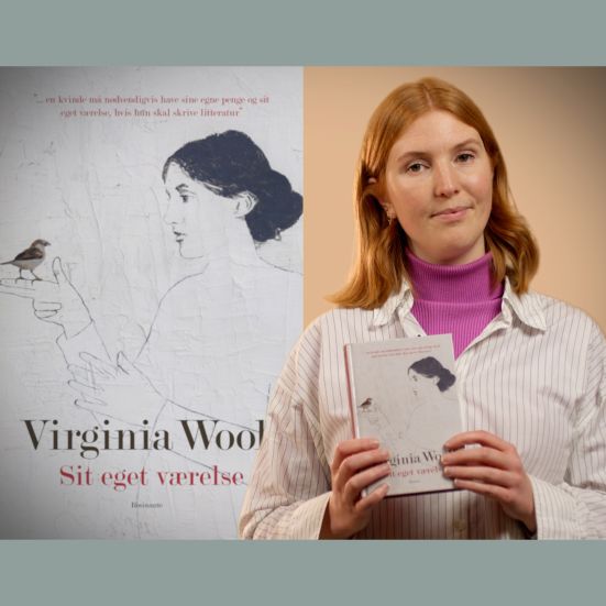 Bibliotekets litteraturformidler Mette holder bogen "Sit eget værelse"