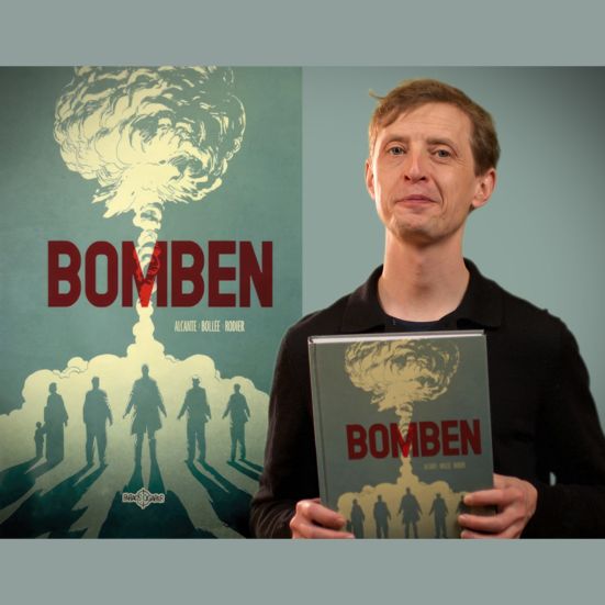 Bibliotekets litteraturformidler Philip holder tegneserien "Bomben"