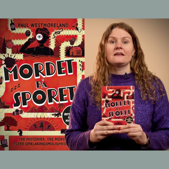 Bibliotekets litteraturformidler Trine holder bogen "Mordet på sporet"