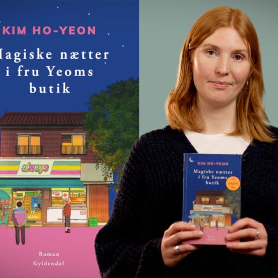 Bibliotekets litteraturformidler Mette holder bogen "Magiske nætter i fru Yeoms butik"