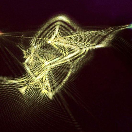 Lysstriber danner cluster-form