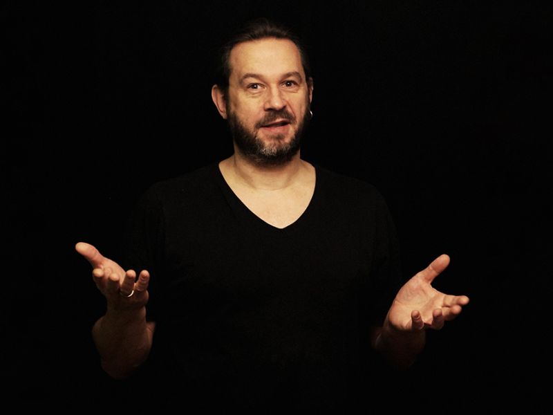 Fortæller Kasper Sørensen