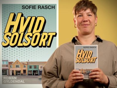 Bibliotekets litteraturformidler Louise holder bogen "Hvid solsort"