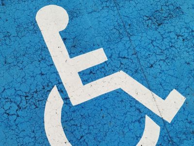 Billede af en handicap-parkeringsplads