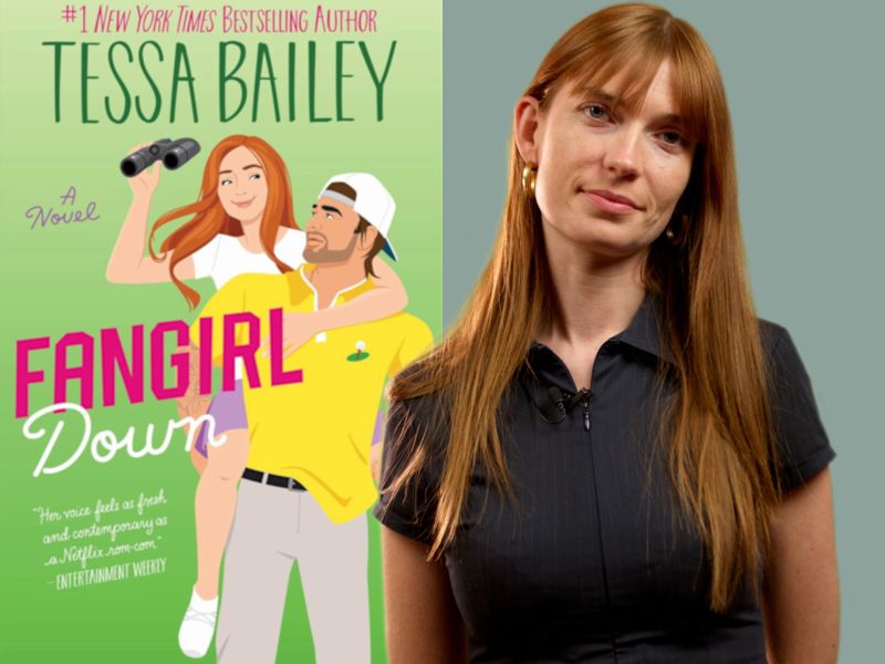 Bibliotekets litteraturformidler Josefine foran bogen "Fangirl Down"