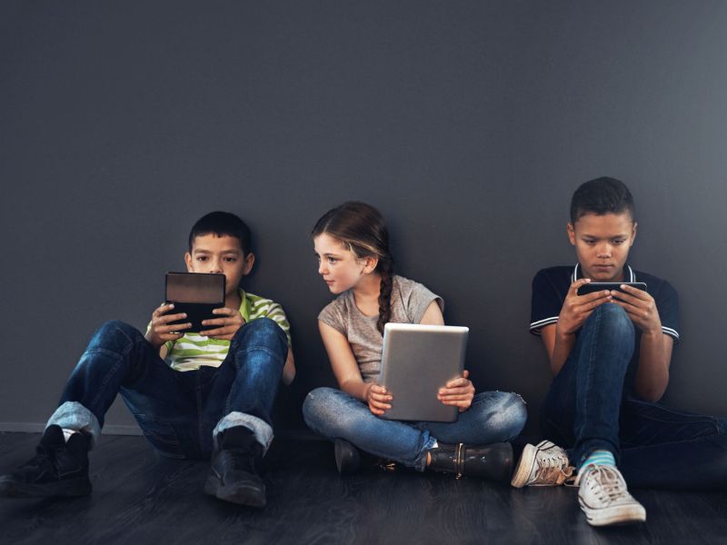 Tweens læser i bøger og på skærme