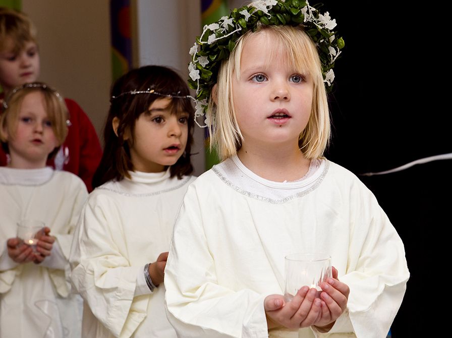 Børn går Luciaoptog